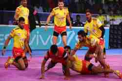 Pro Kabaddi Season 6 : उत्तर प्रदेशचं आव्हान संपुष्टात, गुजरात अंतिम फेरीत