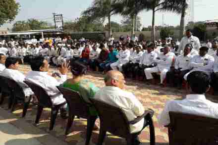 परिवर्तन यात्रेसोबतच जयंत पाटील घेतात कार्यकर्त्यांचा क्लास