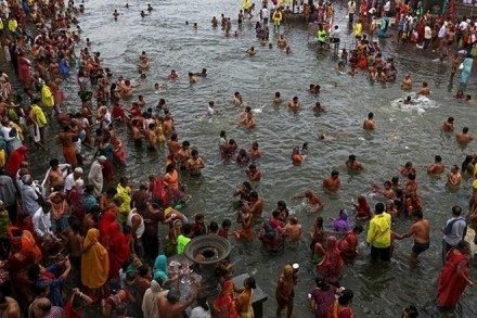 Kumbh Mela 2019 : उपग्रहातून असा दिसतो कुंभमेळा, इस्रोने जारी केले छायाचित्र