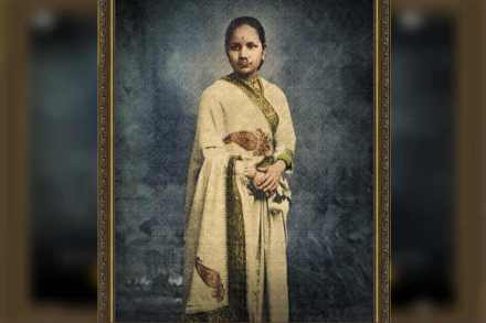 १५ फेब्रुवारीला आनंदीबाईचा जीवनप्रवास रुपेरी पडद्यावर उलगडणार आहे.  १५ फेब्रुवारीला आनंदीबाईचा जीवनप्रवास रुपेरी पडद्यावर उलगडणार आहे.