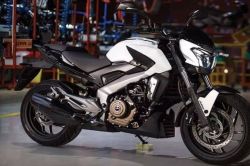 शानदार फीचर्ससह येतेय बजाजची Dominar 400