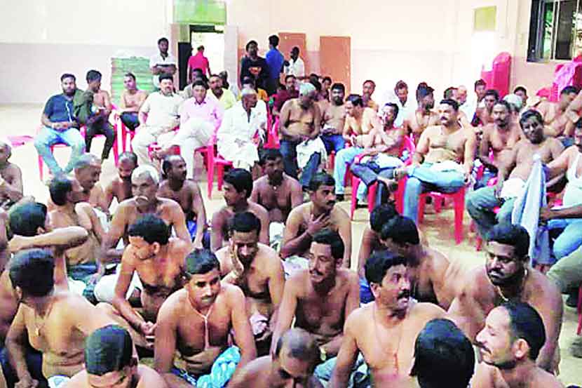 तप्त झालेल्या खंडाळा तालुक्यातील शेतकऱ्यांनी अर्धनग्न अवस्थेत खंडाळा ते मंत्रालय मोर्चा काढला होता. 