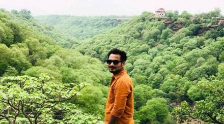राजस्थानमधील कोटा येथील शादाब हुसैन हा ८०० पैकी ५९७ गुण घेऊन सीए अंतिम परिक्षेत (जुना अभ्यासक्रम) प्रथम क्रमांक पटकावला आहे. (Source: Facebook)
