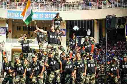 Video : …जेव्हा वाघा बॉर्डरवर थिरकली वरुणची पावले