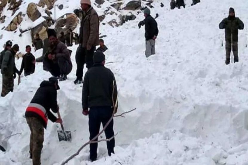 हिमस्खलनात सहा जवानांचा मृत्यू