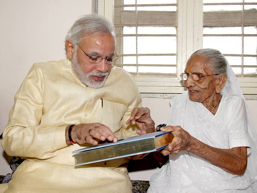 नरेंद्र मोदी पंतप्रधान झाले तो नाही तर ‘हा’ क्षण होता त्यांच्या आईसाठी सर्वात जास्त आनंददायी