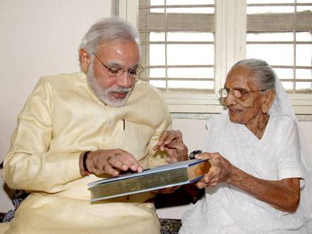 नरेंद्र मोदी पंतप्रधान झाले तो नाही तर ‘हा’ क्षण होता त्यांच्या आईसाठी सर्वात जास्त आनंददायी
