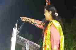 मुलाच्या प्रेमापोटी अजित पवार अजून पण मावळमध्ये आहेत : पंकजा मुंडे