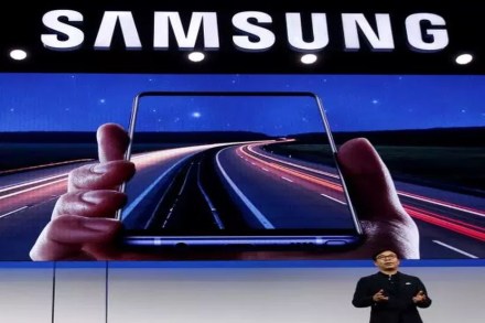 भारतात ‘या’ तारखेपासून Galaxy S10, S10+, S10e साठी प्री-बुकिंग होणार सुरू भारतात ‘या’ तारखेपासून Galaxy S10, S10+, S10e साठी प्री-बुकिंग होणार सुरू