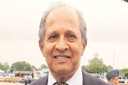 (निवृत्त ग्रुप कॅप्टन दिलीप पारुळकर )