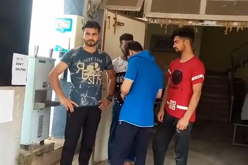 ‘देशप्रेमी काश्मिरी तरुण आमचे बंधू’, यवतमाळच्या घटनेचा युवासेनेकडून निषेध