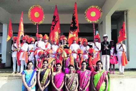 नाशिक येथील न्यू ग्रेस अकॅडमी शाळेत मराठी भाषा गौरव दिनानिमित्त भारूड, पोवाडे सादर करण्यात आले.