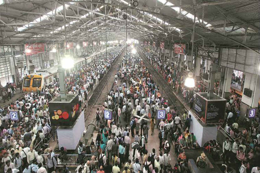 महामुंबईतला मराठी टक्का घसरतोय, हिंदीचा वाढतोय महामुंबईतला मराठी टक्का घसरतोय, हिंदीचा वाढतोय