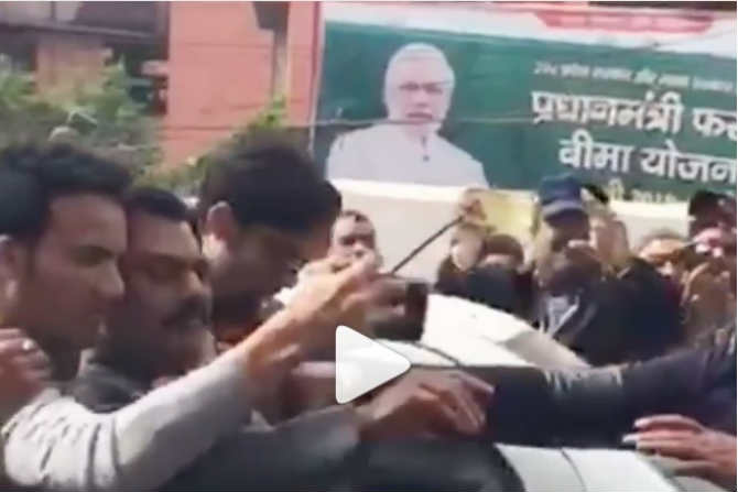 'रात अकेली है' चित्रपटाचं चित्रीकरण कानपूरमध्ये सुरू आहे.
