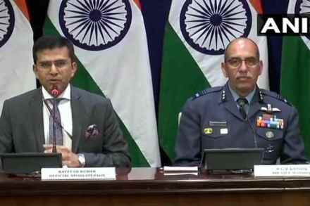 भारतीय हवाई दलाचे अधिकारी आर जी के कपूर आणि परराष्ट्र मंत्रालयाचे प्रवक्ते रवीश कुमार यांनी संयुक्त पत्रकार परिषदेत ही माहिती दिली. 
