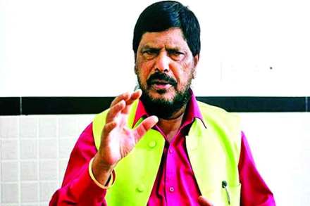 मंत्रीपद कसे मिळवायचे हे माझ्याकडून शिका-आठवले