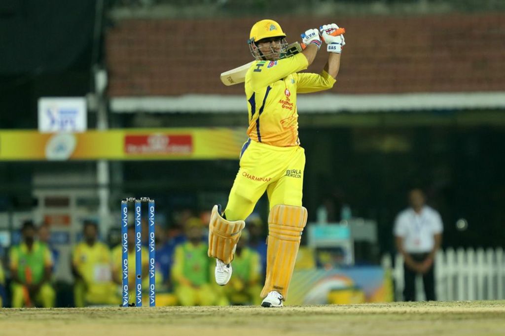 CSK vs KKR : सलग चौथ्या विजयानंतरही धोनी खेळपट्टीवर नाराज