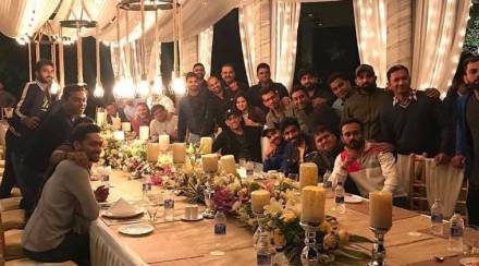 भारतीय संघाने घेतला धोनीच्या घरी पाहुणचार, सोशल मीडियावर फोटो व्हायरल