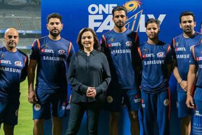 IPL 2019 : नीता अंबानी यांनी केलं युवीचं धडाक्यात स्वागत, पहा खास फोटो