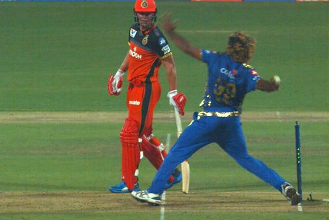IPL 2019 : ‘त्या’ नो बॉल वरून क्रिकेट विश्व खवळले, दिग्गजांनी उठवली टीकेची झोड IPL 2019 : ‘त्या’ नो बॉल वरून क्रिकेट विश्व खवळले, दिग्गजांनी उठवली टीकेची झोड