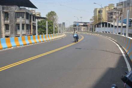 ठाणे महापालिकेच्या मीनाताई ठाकरे चौक ते खोपट उड्डाणपुलावर उद्घाटनानंतर अवघ्या २० दिवसांत तीन गंभीर अपघात झाले ठाणे महापालिकेच्या मीनाताई ठाकरे चौक ते खोपट उड्डाणपुलावर उद्घाटनानंतर अवघ्या २० दिवसांत तीन गंभीर अपघात झाले