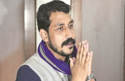 भीम आर्मीचे संस्थापक चंद्रशेखर आझाद यांनी वाराणसी मतदारसंघातून पंतप्रधान नरेंद्र मोदींविरोधात उभे राहणार असल्याची घोषणा केली आहे. 