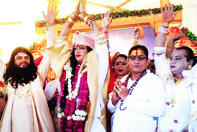 यावर्षी एक मिरवणूक आकर्षण ठरली ती म्हणजे किन्नर म्हणजे तृतीयपंथी साधूंची.
