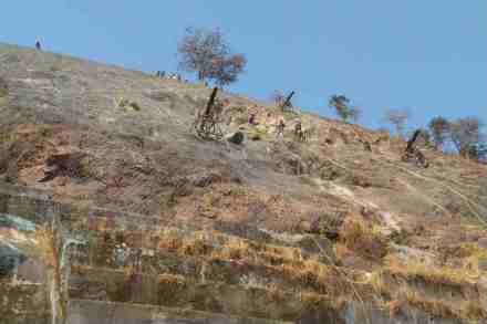 द्रुतगती मार्गावर पुढील आठ दिवस टप्प्याटप्प्याने मेगा ब्लॉक; दरड हटवण्याचे काम सुरू