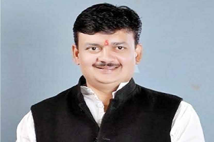 शिवसेनेचे वरोरा-भद्रावतीचे आमदार सुरेश उर्फ बाळू धानोरकर यांनी आज सायंकाळी विधानसभा अध्यक्षांकडे विधानसभा सदस्यत्वाचा राजीनामा दिला