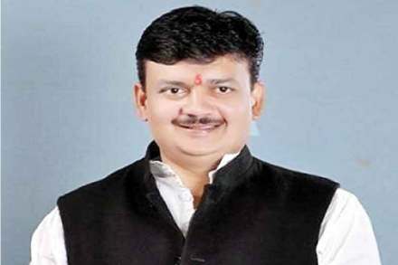 शिवसेनेचे वरोरा-भद्रावतीचे आमदार सुरेश उर्फ बाळू धानोरकर यांनी आज सायंकाळी विधानसभा अध्यक्षांकडे विधानसभा सदस्यत्वाचा राजीनामा दिला
