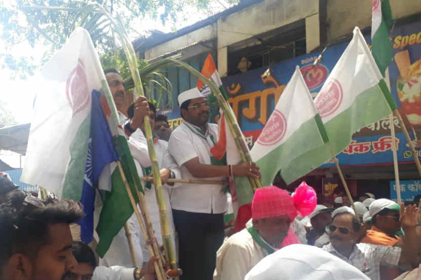 कोल्हापूर : राजू शेट्टींनी शक्तीप्रदर्शन करीत आपला निवडणूक अर्ज दाखल केला.