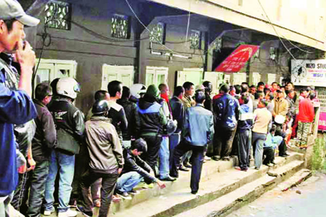 मिझोराममधील मद्यबंदीचा मुद्दा काही आजचा नाही. धार्मिक मूल्ये आणि आरोग्यावरील दुष्परिणाम या निकषांना धरून हा वाद वर्षांनुवर्षे सुरू आहे.