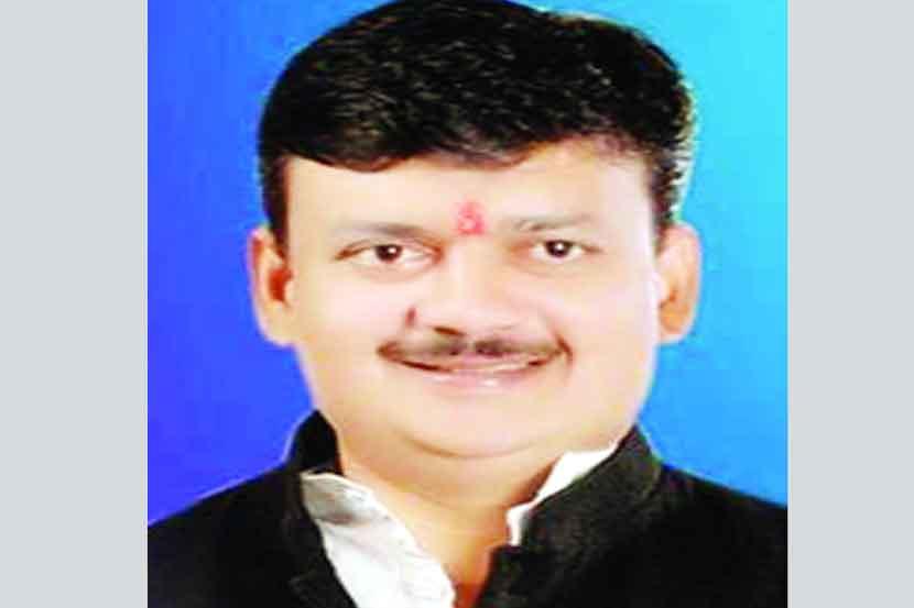 वरोरा-भद्रावतीचे आमदार सुरेश ऊर्फ बाळू धानोरकर यांनी शिवसेनेचा राजीनामा दिला आहे. 