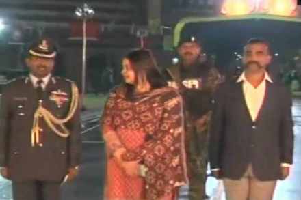 तो ऐतिहासिक क्षण आला, वीर योद्धा अभिनंदन वर्थमान भारतात दाखल