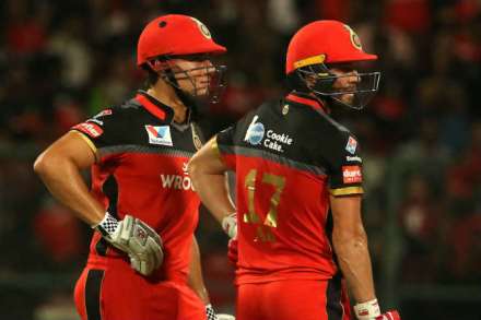IPL 2019 : डीव्हिलियर्स-स्टॉयनीस जोडीचा दणका; शेवटच्या २ षटकात कुटल्या ४८ धावा