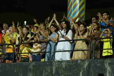 आयपीएलच्या चाहत्यावर्गात महिला आघाडीवर आयपीएलच्या चाहत्यावर्गात महिला आघाडीवर