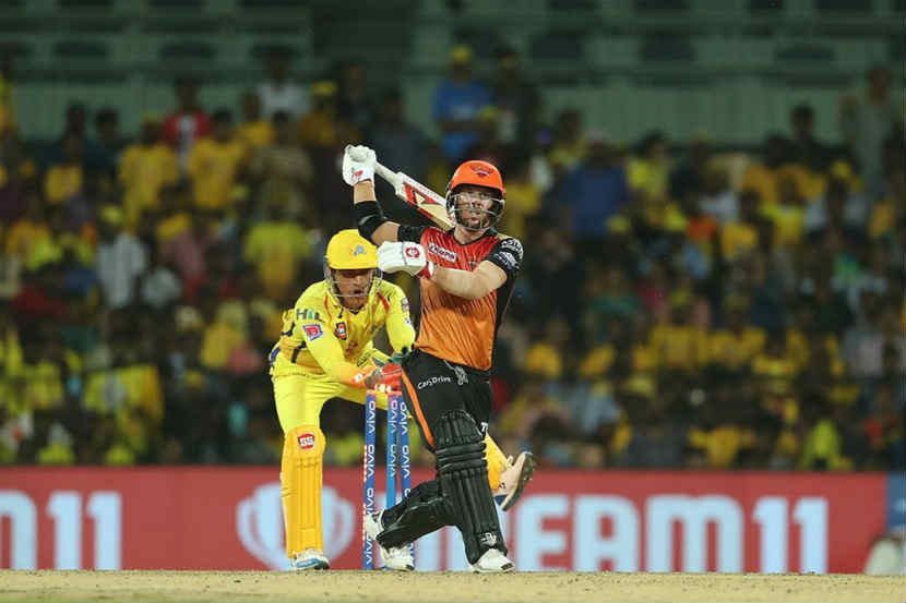 Video : भज्जीच्या फिरकीला धोनीची साथ, आणि क्षणार्धात डेव्हिड वॉर्नर माघारी