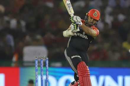 IPL 2019 : जिद्दीला सलाम! वडील ICU मध्ये असतानाही पार्थिव मैदानावर