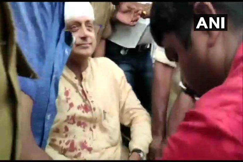 मंदिरात तुला करताना शशी थरुर जखमी, डोक्याला सहा टाके