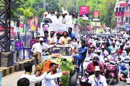 नाशिक येथे अभिनेते डॉ. अमोल कोल्हे यांच्या उपस्थितीत काढण्यात आलेली दुचाकी फेरी