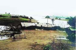 ‘डूबेंगे, पर हटेंगे नहीं’!