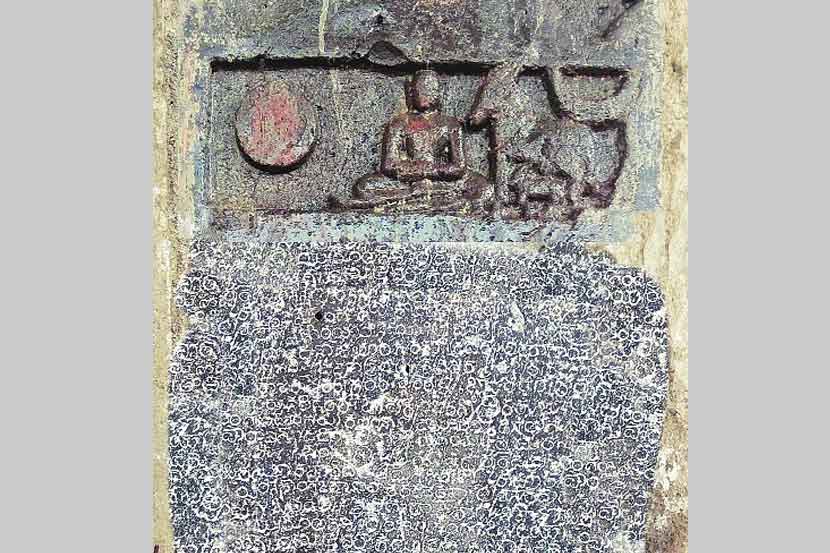 कवठेमहांकाळ तालुक्यातील आगळगावच्या विठ्ठल मंदिरानजीक आढळलेला वीरगळ शिलालेख. कवठेमहांकाळ तालुक्यातील आगळगावच्या विठ्ठल मंदिरानजीक आढळलेला वीरगळ शिलालेख.