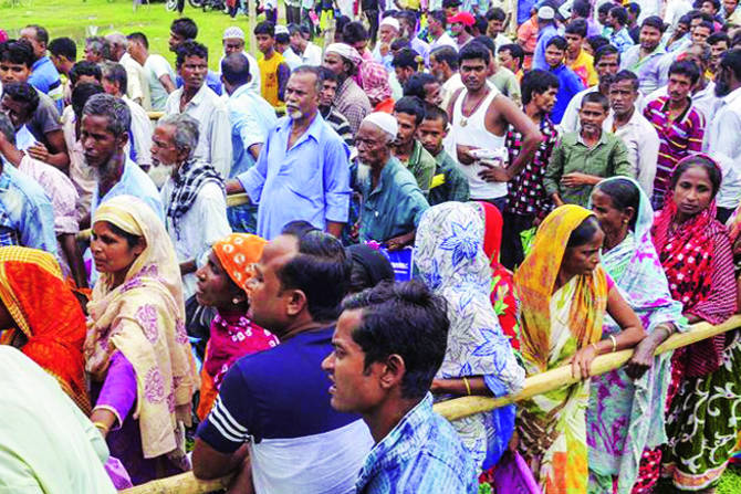 आसाममधील नागरिकांवर ‘संशयास्पद मतदार’ म्हणून वावरण्याची नामुष्की ओढवली. आसाममधील नागरिकांवर ‘संशयास्पद मतदार’ म्हणून वावरण्याची नामुष्की ओढवली.