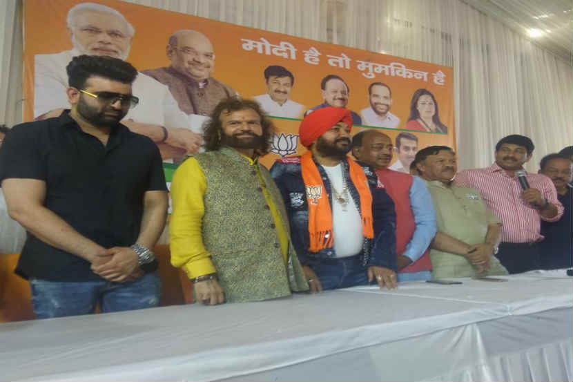 प्रसिद्ध गायक दलेर मेहंदी यांनी भाजपामध्ये केला प्रवेश