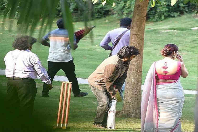 रजनीकांत रमले क्रिकेटच्या मैदानात!