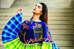 आला खादीचा सण…