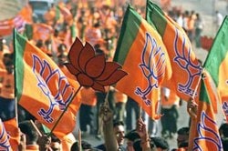 भाजपच्या निवडणूक जाहिरातबाजीवर समाजमाध्यमावरून टीका