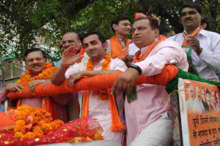 राजकारणाची पहिलीच इनिंग गंभीरने गाजवली, ‘आप’च्या प्रतिस्पर्ध्याचा पराभव करुन विजयी