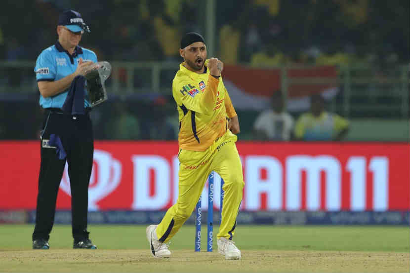 IPL 2019 : दिल्लीविरुद्ध हरभजन सिंह चमकला, १५० बळींचा टप्पा पूर्ण