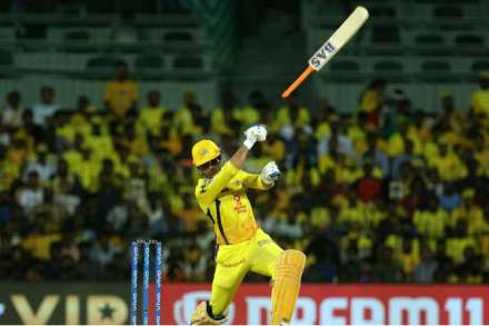 IPL 2019 : नो बॉलने धोनीला वाचवलं, पहा व्हिडीओ IPL 2019 : नो बॉलने धोनीला वाचवलं, पहा व्हिडीओ
